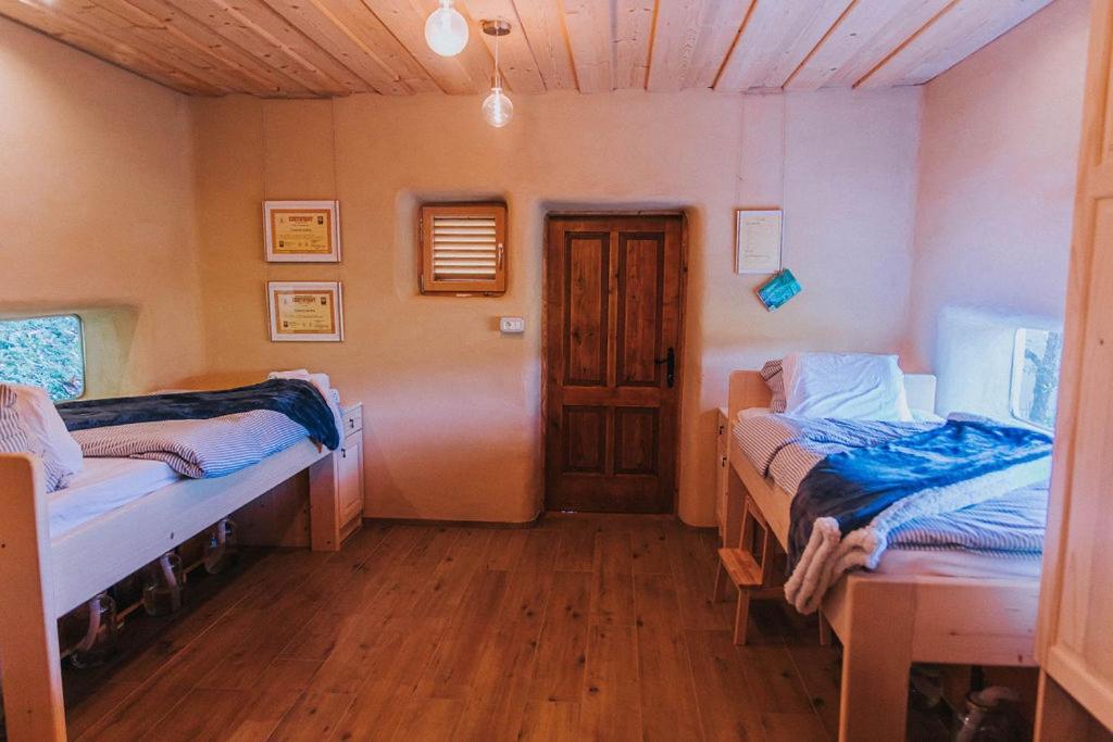 Apartmán Sleeping With Bees - Tourist Farm Muha Grosuplje Exteriér fotografie
