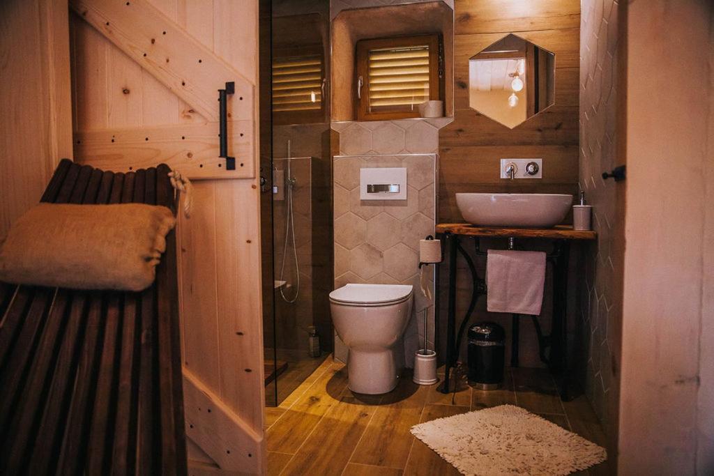 Apartmán Sleeping With Bees - Tourist Farm Muha Grosuplje Exteriér fotografie