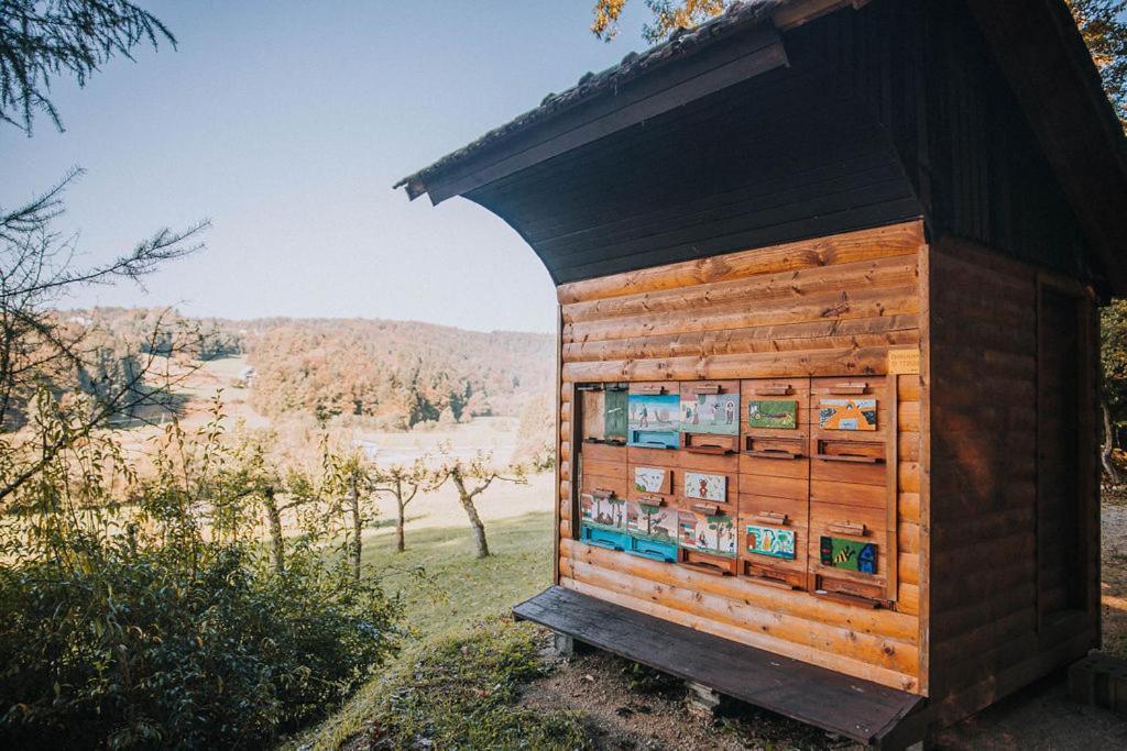 Apartmán Sleeping With Bees - Tourist Farm Muha Grosuplje Exteriér fotografie