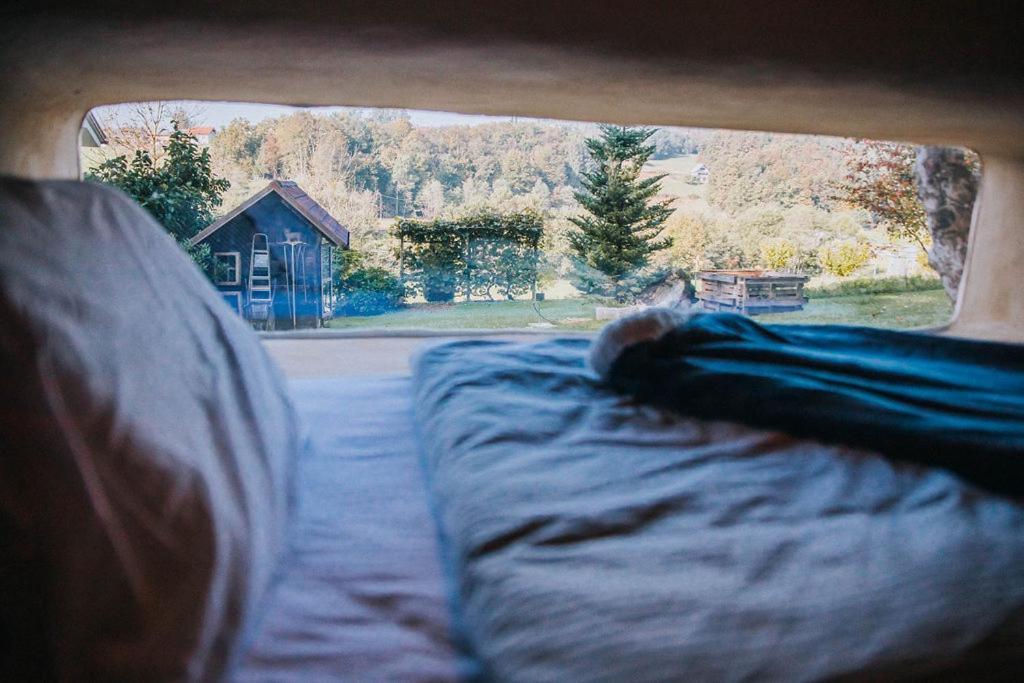 Apartmán Sleeping With Bees - Tourist Farm Muha Grosuplje Exteriér fotografie