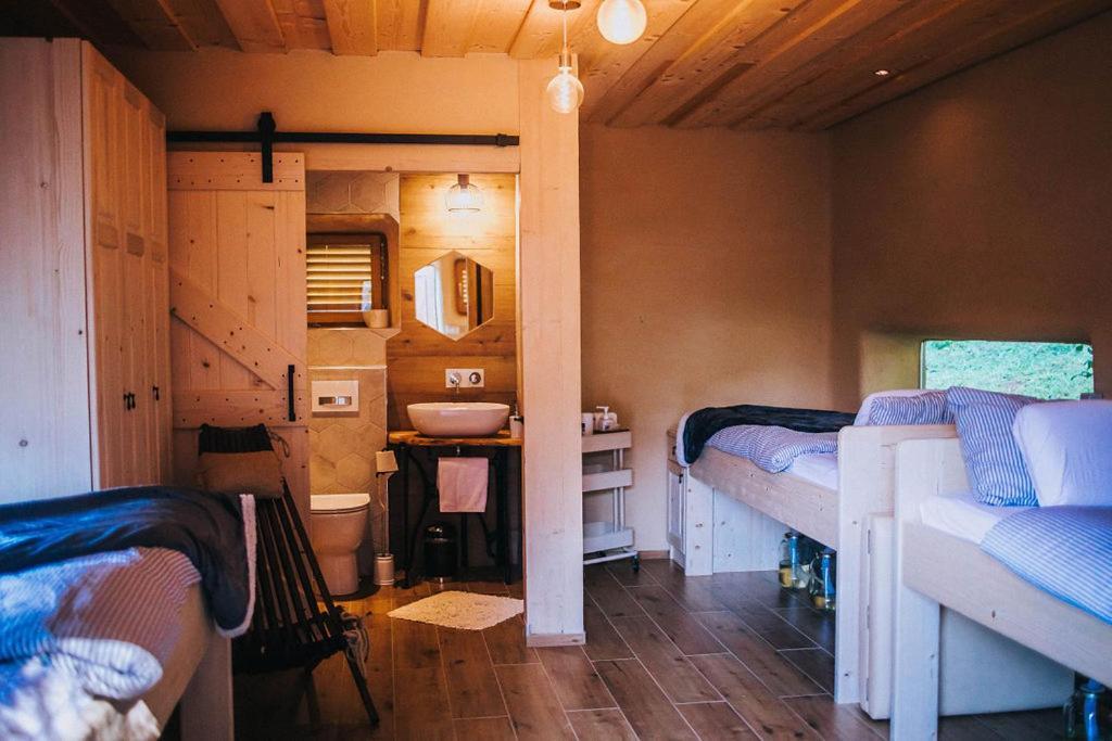 Apartmán Sleeping With Bees - Tourist Farm Muha Grosuplje Exteriér fotografie