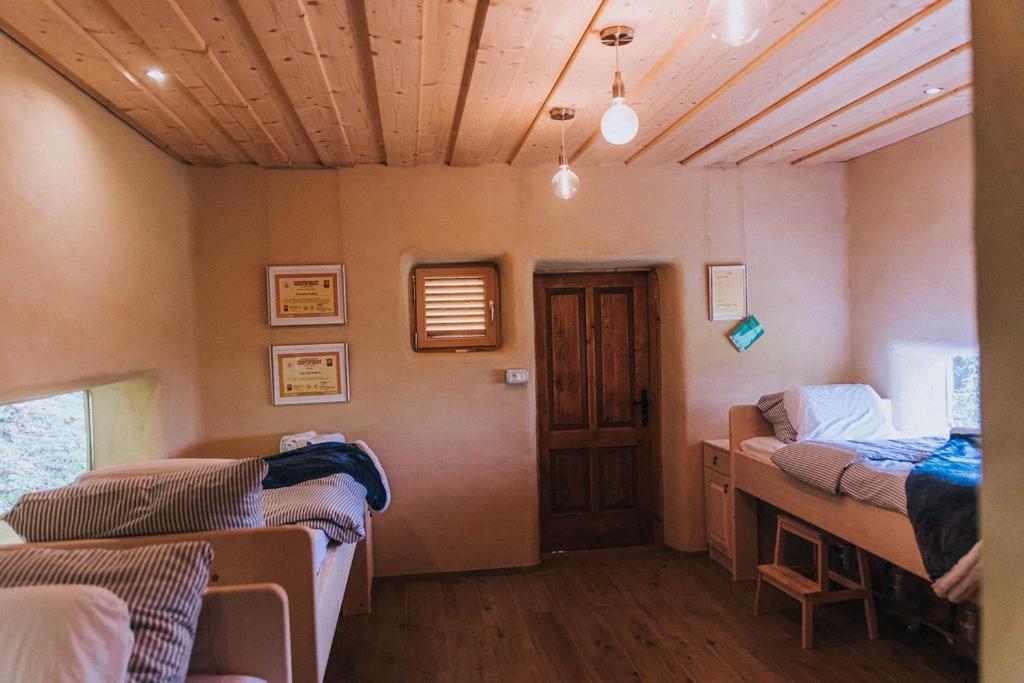 Apartmán Sleeping With Bees - Tourist Farm Muha Grosuplje Exteriér fotografie